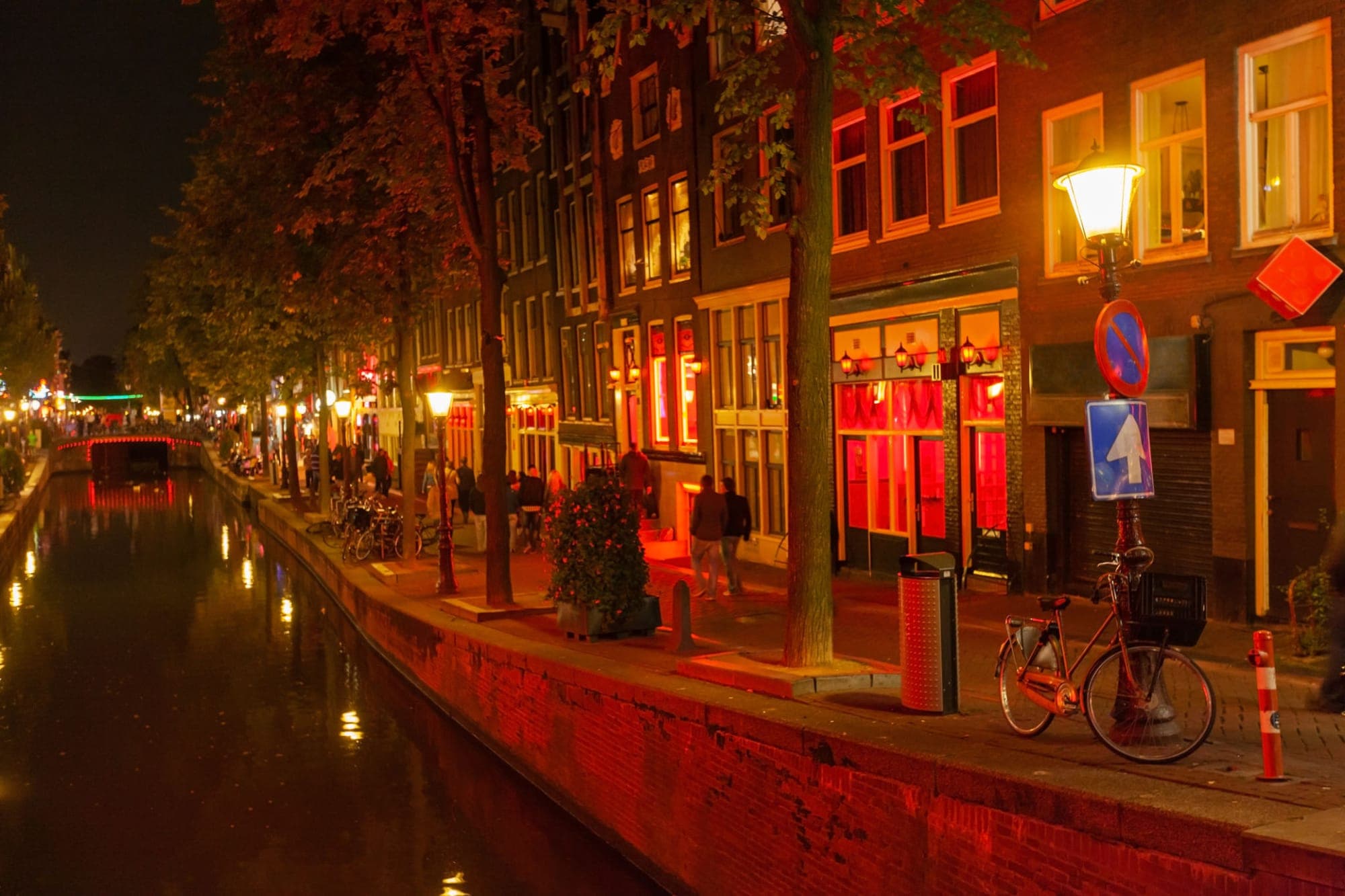 Amsterdam After Dark: Bars, Canals and the Red Light District